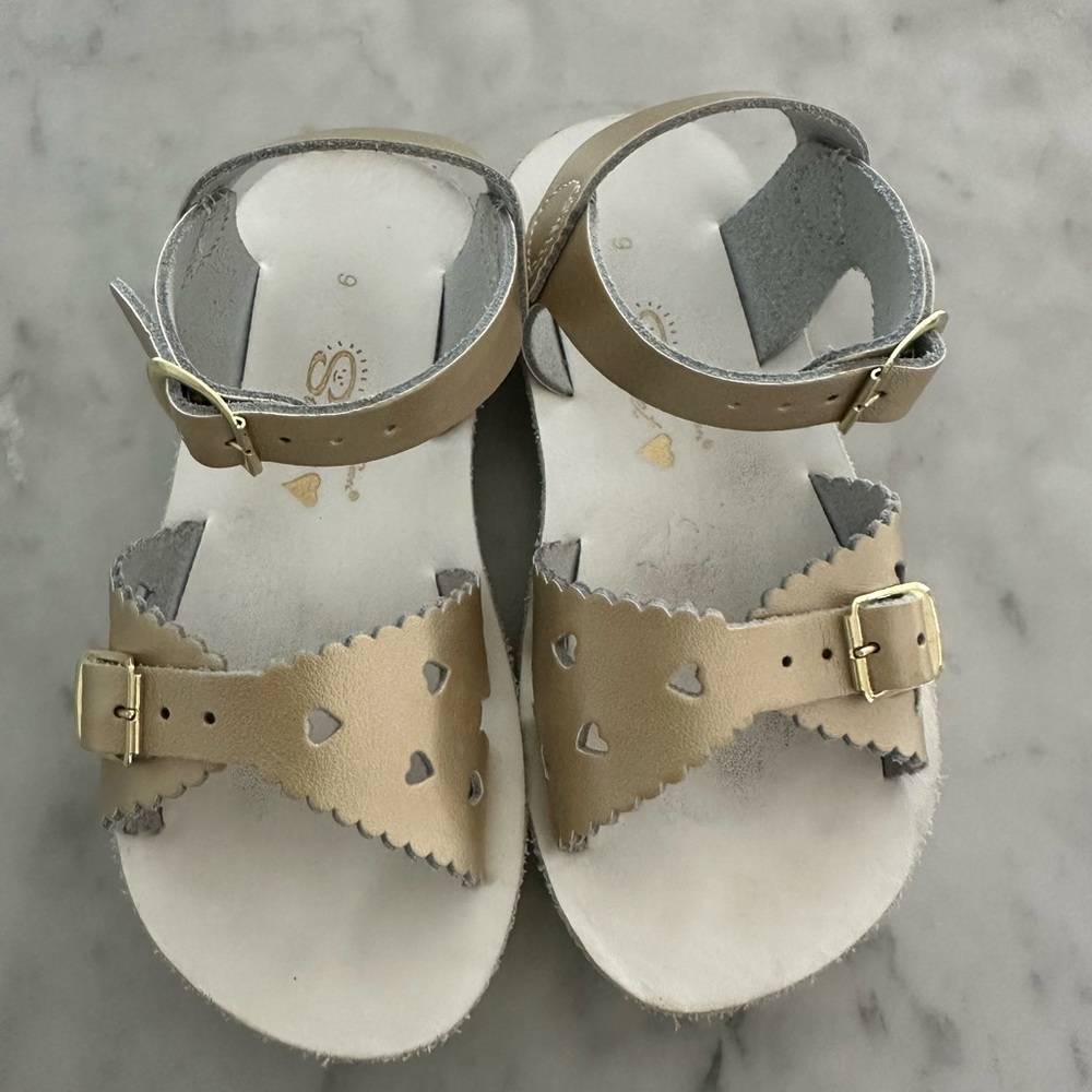 Girls gold saltwater sandals size 9
